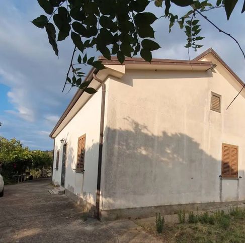 Casa indipendente in residenziale in Contrada Ruodo