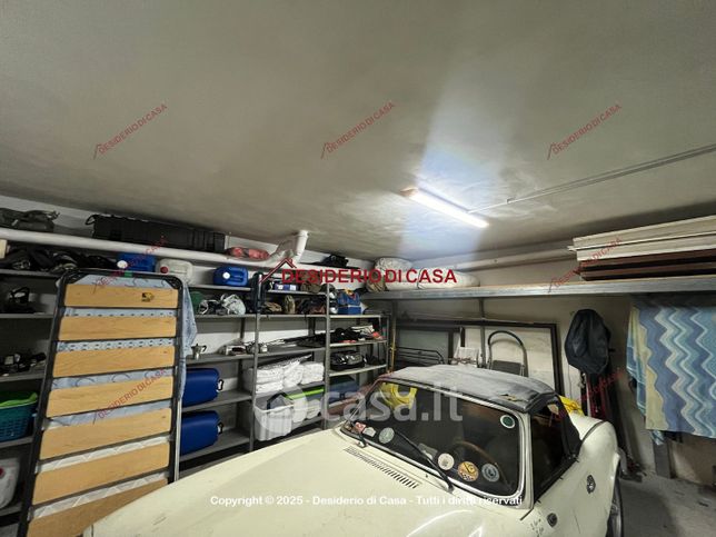 Garage/posto auto in residenziale in Via Rossi 34