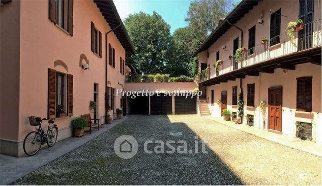 Ufficio in commerciale in 