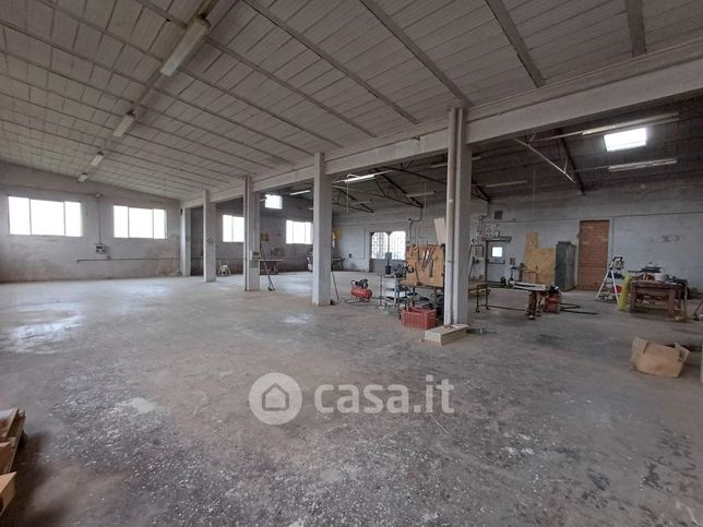 Capannone in commerciale in Via Murazzuoli