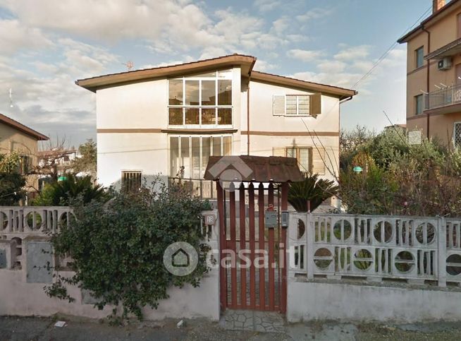 Villa in residenziale in 