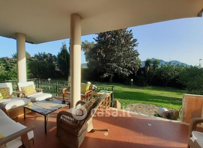 Villa in residenziale in Via Litoranea