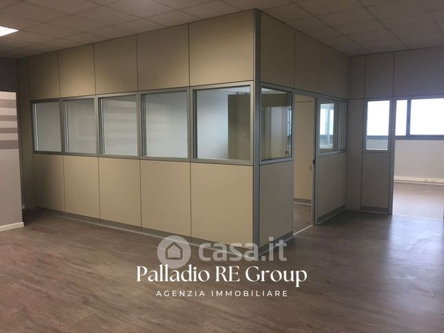 Ufficio in commerciale in Via Zamenhof 18 -28