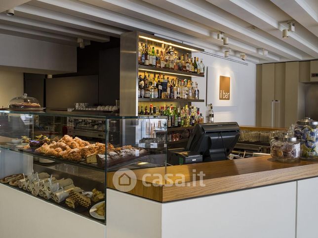 Attivitã /licenza (con o senza mura) in commerciale in Strada Statale 654