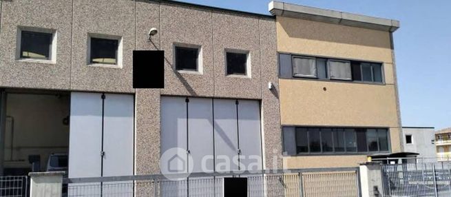 Capannone in commerciale in Via delle Tuje