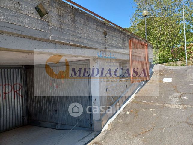 Box/posto auto in residenziale in Via Valle della Storta 4