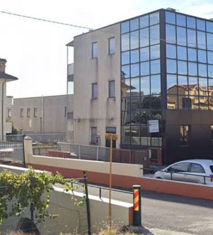 Ufficio in commerciale in Via Castelletto 58