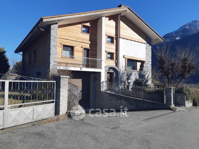 Casa bi/trifamiliare in residenziale in Frazione Ollieres Sopra