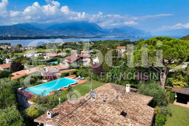 Villa in residenziale in 