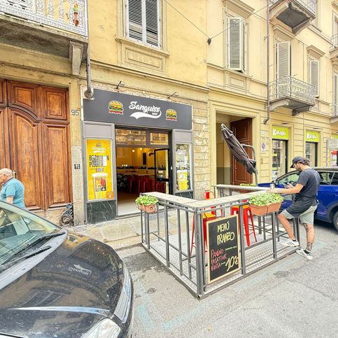 Negozio/locale commerciale in commerciale in Via Madama Cristina 95