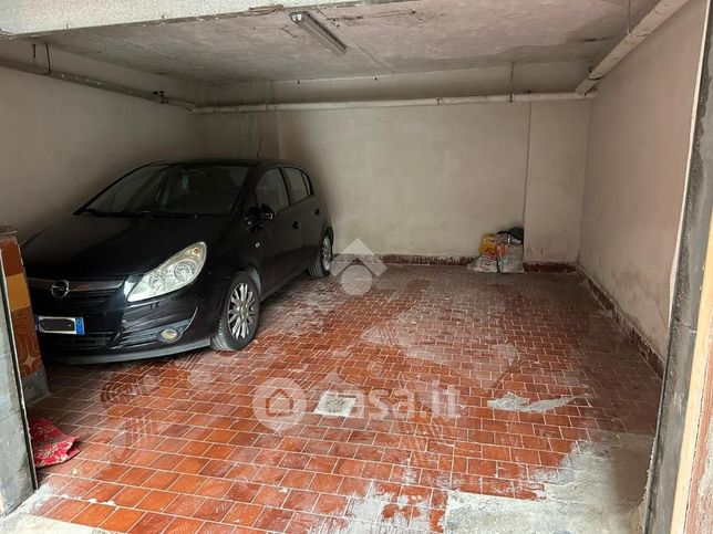 Box/posto auto in residenziale in Via Armando Diaz 180
