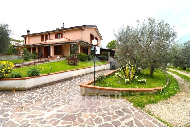 Villa in residenziale in Via Luigi Pasteur