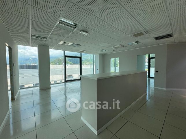 Ufficio in commerciale in Via Nino Zucchelli 2