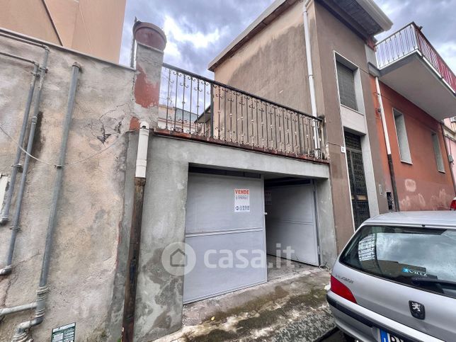 Box/posto auto in residenziale in Via Guglielmo Oberdan 4