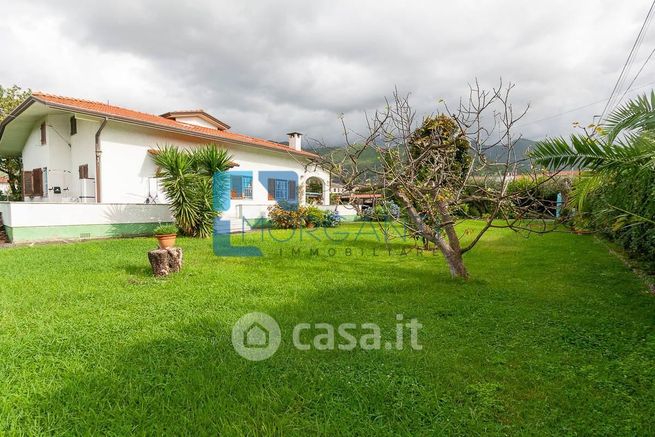 Villa in residenziale in 