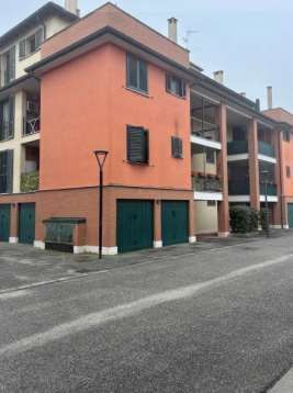 Appartamento in residenziale in Via Emilio Gino Segre'