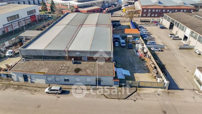 Capannone in commerciale in Via Tirso