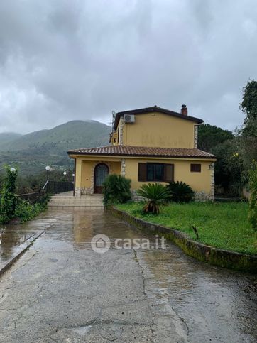 Villa in residenziale in Via Gran Paradiso
