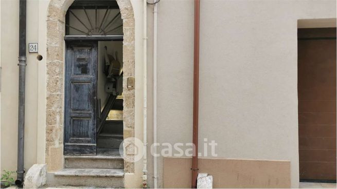 Casa indipendente in residenziale in Via Lauro 22