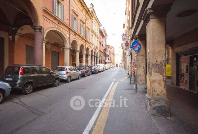 Capannone in commerciale in Via San Vitale