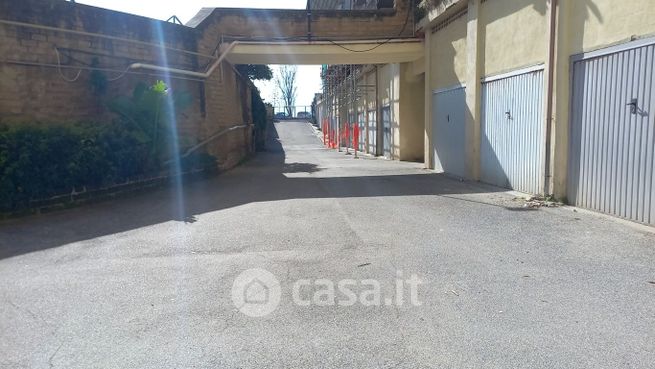 Box/posto auto in residenziale in Via Giuseppe Renato Bellot 44