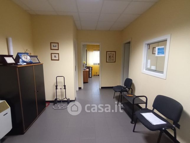 Ufficio in commerciale in Via delle Ville Lammari