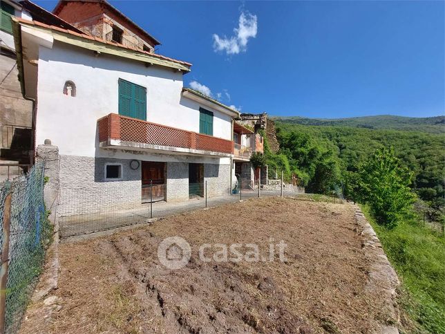 Casa indipendente in residenziale in Via Principale 11