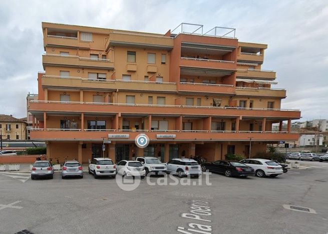 Appartamento in residenziale in Via Poerio 1