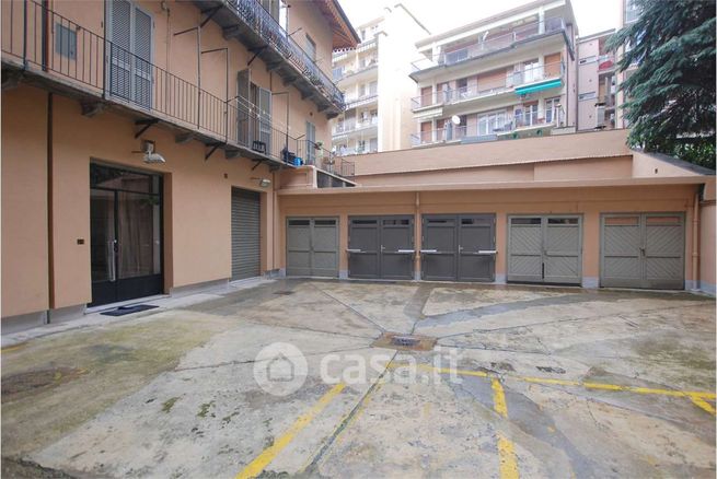 Garage/posto auto in residenziale in Via Luigi Cibrario 4