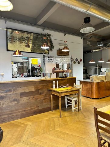 Attivitã /licenza (con o senza mura) in commerciale in Via Caraglio