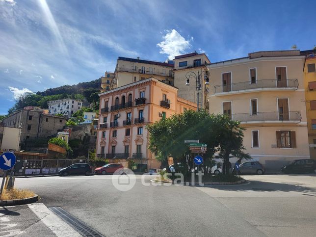 Box/posto auto in residenziale in trincerone