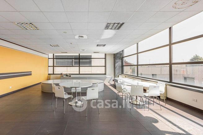 Ufficio in commerciale in Via Raffaello Sanzio 19