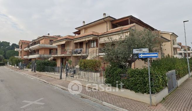 Appartamento in residenziale in Via Abruzzo 13