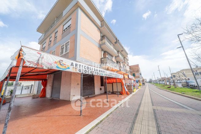 Capannone in commerciale in Via Barcellona 1