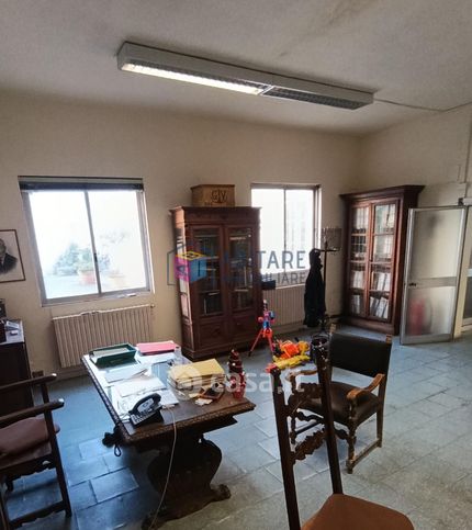 Ufficio in commerciale in Via Tiziano 44