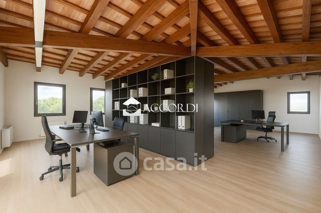 Ufficio in commerciale in 