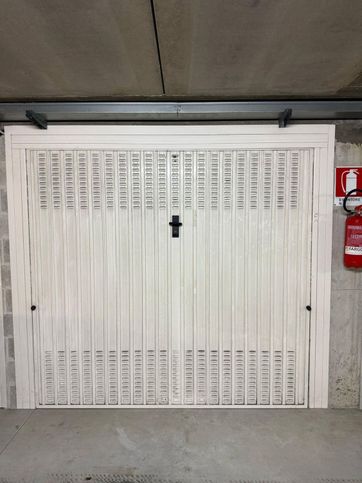 Box/posto auto in residenziale in Piazza Lorusso