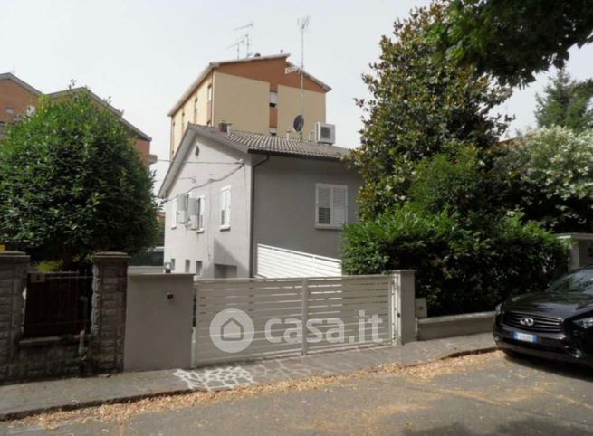 Villa in residenziale in Viale Giuseppe Giusti 24