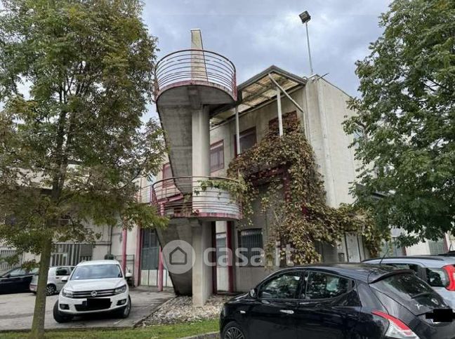 Ufficio in commerciale in Viale della Navigazione Interna