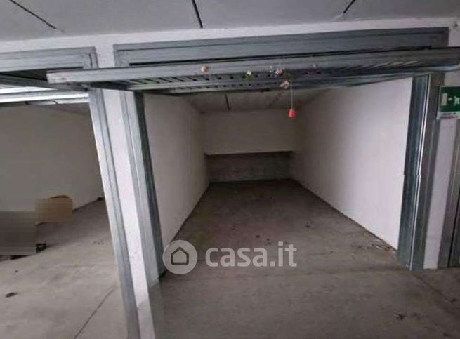 Box/posto auto in residenziale in Via Pietro Tacchini