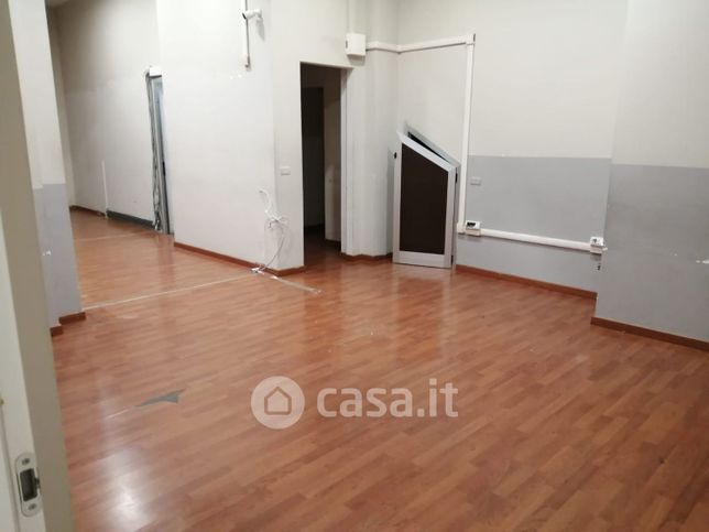 Negozio/locale commerciale in commerciale in Via Pietro Martinez Y Cabrera 34