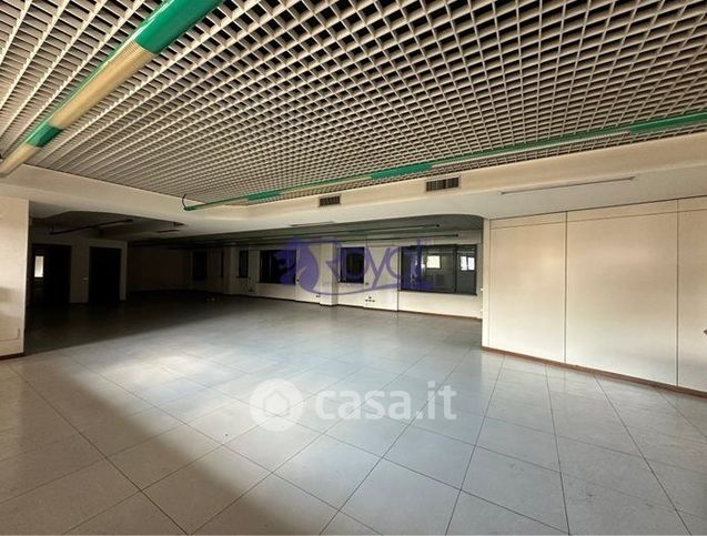 Ufficio in commerciale in 
