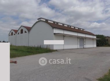 Capannone in commerciale in Via Nazionale Nord