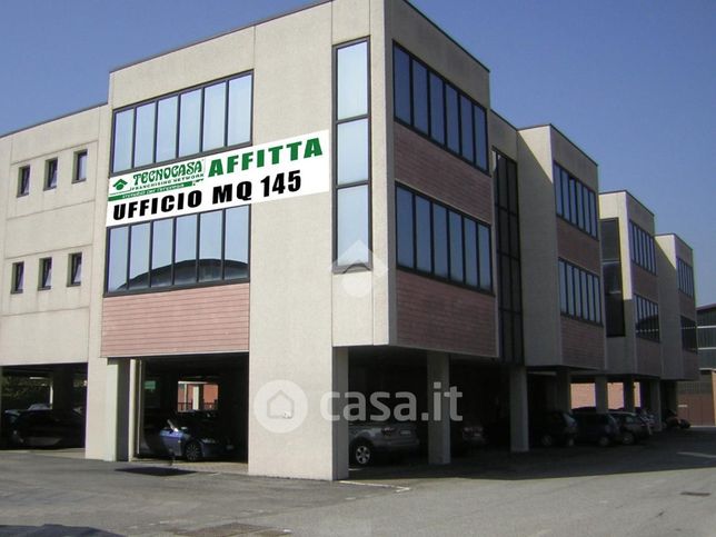 Ufficio in commerciale in Via Mascagni 42