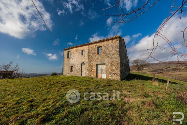 Rustico/casale in residenziale in Strada Provinciale Sovana