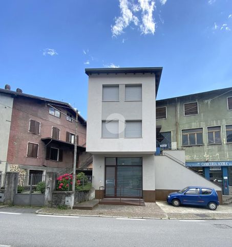 Casa bi/trifamiliare in residenziale in Via Pittor Nodari 6