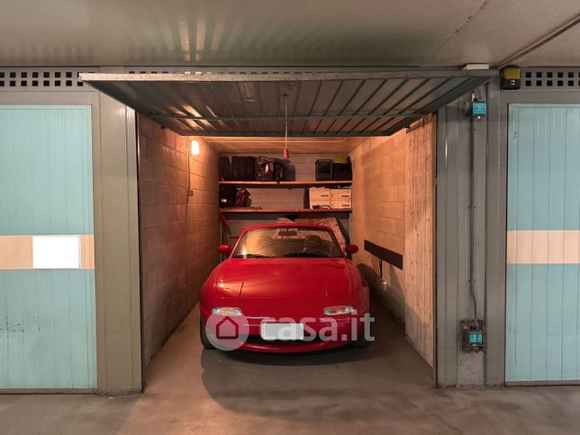 Garage/posto auto in residenziale in Via Gabriele Rossetti 2