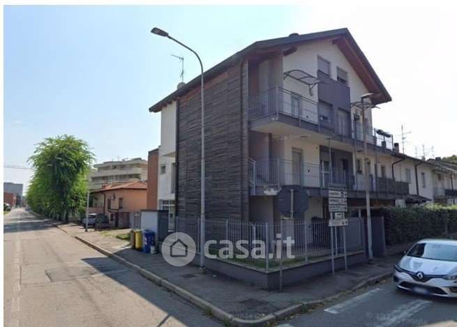 Appartamento in residenziale in Via Lainate 67