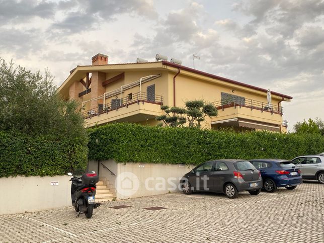 Appartamento in residenziale in Via mola Cavona 15 a