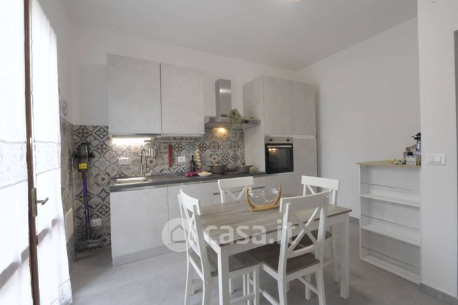 Villetta a schiera in residenziale in Via dei Pini 22
